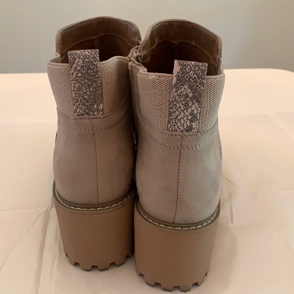 Adorable beige booties!